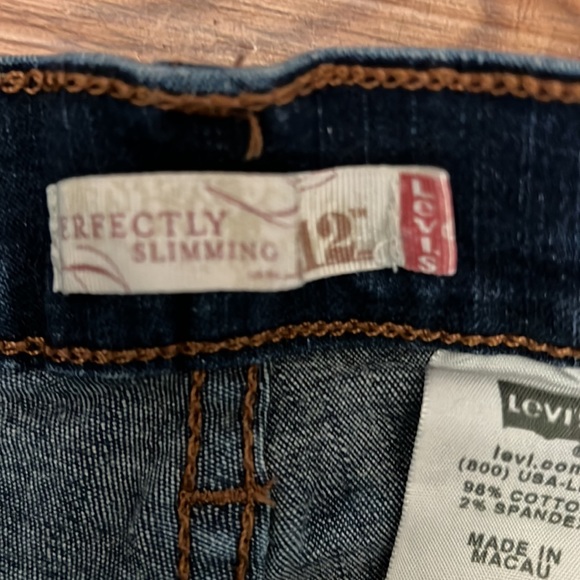 Levi’s 512 Perfectly slimming Jeans.   #1593 - Picture 5 of 9